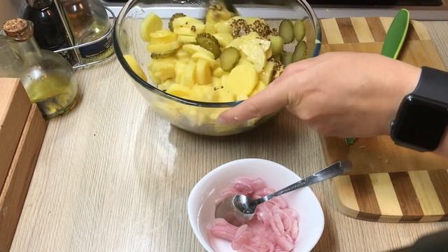 Классический немецкий картофельный салат. Всего четыре продукта, а как вкусно получилось!????