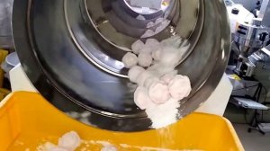 Видео работы машины для тиражирования пряников А2-ТКЛ на продукте (2)