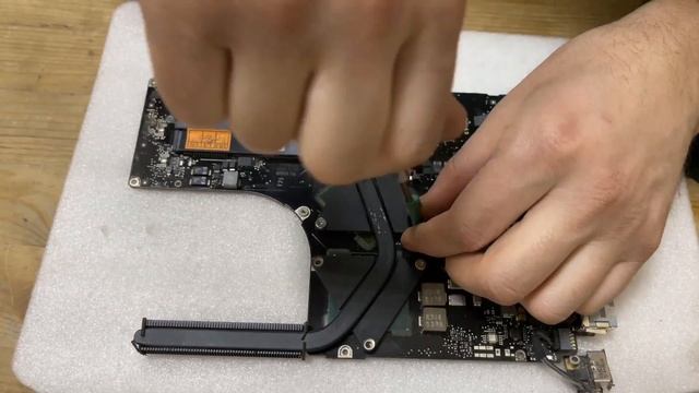 Замена клавиатуры MacBook Pro 15 Mid 2009 A1286 делаем Fusion Drive #macbookpro #apple #a1286 смотреть онлайн