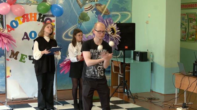 Мозырянин Евгений Титов поставил перед собой задачу – второй раз попасть в книгу рекордов Гиннесса смотреть онлайн