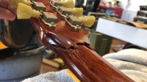 Gibson talking headstock