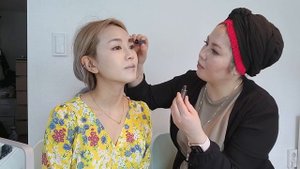 Кореянка VS Визажист из Казахстана ! Красим Половинy ! Какой ваш стиль? 한국메이크업 vs 카자흐스탄식 메이크업 Кенха