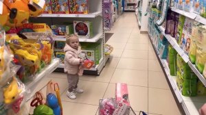 ПОКУПАЮ ВСЁ, ЧТО ВЫБЕРЕТ ДОЧКА! Лучший день Милены