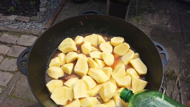 Влог из Германии, справляем русскую Пасху, готовим мясо в казане на даче. смотреть онлайн