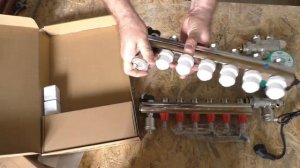 Сборка распределителя со смесительным узлом и насосом