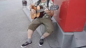 А ты стоишь на берегу в синем платье