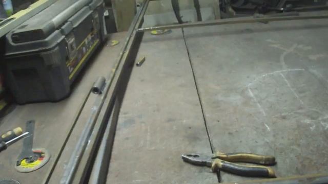 Ворота с калиткой внутри с елементами ковки делаю каркасы смотреть онлайн