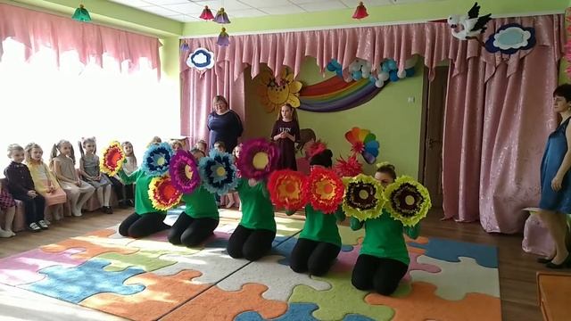 Праздник весны в детском саду 2020 Танец " Цветочная сказка" " Музыкальный руководитель Бондарь Н.В смотреть онлайн