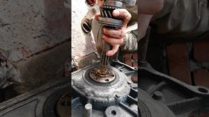 Как вытащить подшипник коленвала