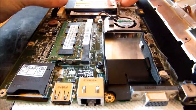 Acer Aspire One ZG5 zerlegen und reinigen смотреть онлайн