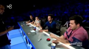 Berk Uçkun'dan Özgü Namal'ı Şaşırtan Performans | Yetenek Sizsiniz Türkiye Efsaneleri