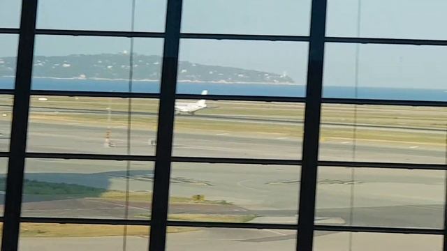Aéroport de Nice décollage et atterrissage смотреть онлайн