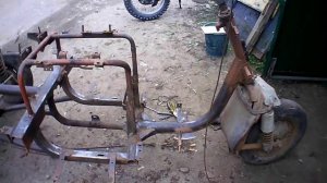 мотороллер муравей .разборка и покраска рамы