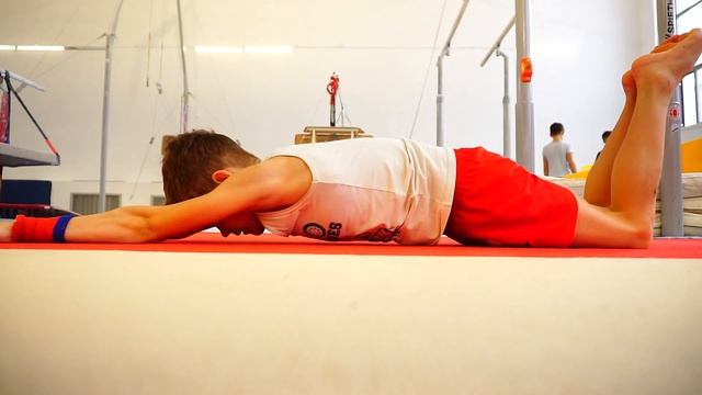 СУПЕР ПРЕСС - ВСЁ ЧТО НАДО ЗНАТЬ /Гимнастический ролик – лучшие упражнения в одном видео #пресс смотреть онлайн