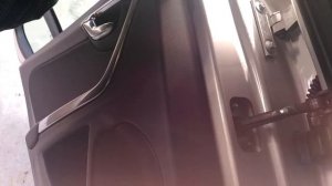 Как снять обшивку карту задней двери VOLVO S60 (2013) demontaz boszka drzwi tyl/door panel removal!