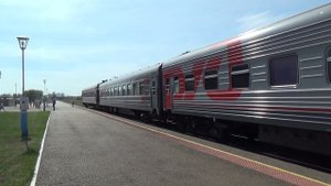 ДМ62-1776 с пассажирским поездом отправляется со ст. Набережные Челны