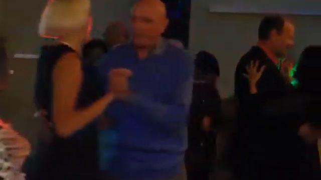 В Ласнамяэ прошел популярный вечер танцев. смотреть онлайн