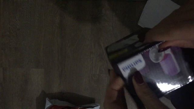 Распаковка Машинки для стрижки катышков PHILIPS Fabric Shaver GC026/30 смотреть онлайн