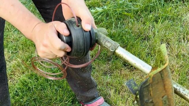 Моя самая ЛЕГКАЯ заправка ЛЕСКИ для катушки триммера. На практике доказано годами, ЛУЧШИЙ вариант