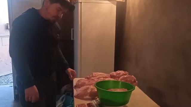 Мясные свиньи. Вес задка 32 кг - мяса 19кг. Откорм свиней. Свиноводство.