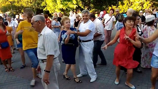 02.08.20-Танцы на Приморском бульваре-Севастополь - День ВДВ - День Железнодорожника - Сергей Соков