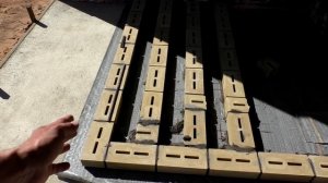 Ступеньки на крыльце из остатков облицовочного кирпича.