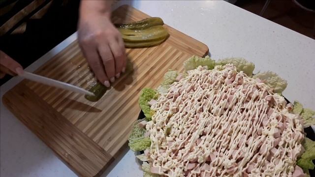 Салат СОЛНЫШКО из пекинской капусты и копченой грудки)))) смотреть онлайн