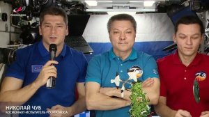 Космонавты с борта МКС поздравляют с наступающим Новым годом!