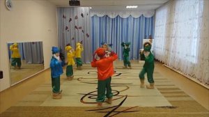 Детский сад №4, подготовительная группа. Танец  "Белоснежка и семь гномов"