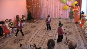 Танец шустрых жучков - очень забавно /Танець спритних жучків - дуже кумедно !