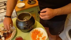 Готовлю скумбрию в томатном соусе. В афганском казане. #скумбрия #афганскийказан #вкуснаяеда