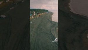 ?️ Пляж с чёрным магнитным песком в Уреки ? Чем он знаменит? Рассказываю. ?♂️ #пляжУреки #getrip22