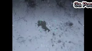 Появились кадры, как Российский военный притворяется мертвым и ловит дрон ВСУ