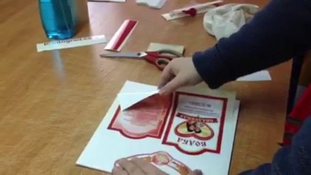Как поклеить самоклейку