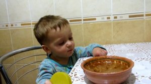 Учим ребенка есть ложкой