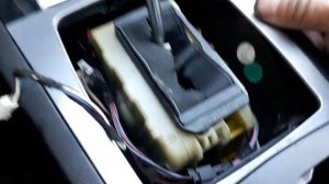 Мерседес не отдаёт ключ зажигания и не включается зажигание проблема решена
