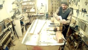 Клеим щит ручным рубанком. Строгание кромки.