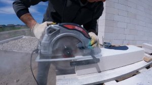 Пилим газоблок дисковой пилой, изготовление оконных четвертей
