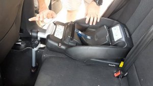 How to REMOVE Easyfix Maxi Cosi base