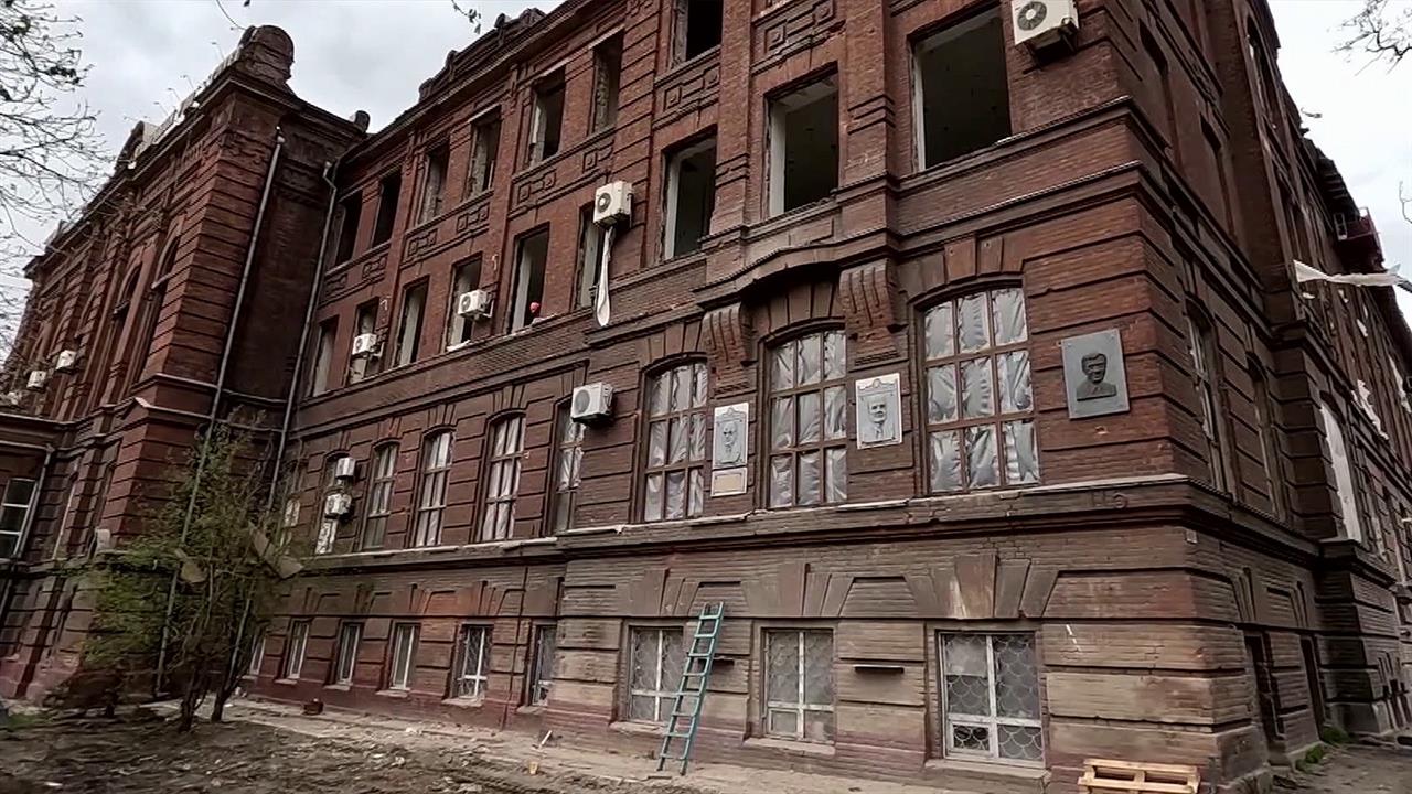 В Мариуполе восстанавливают здание Приазовского технического университета