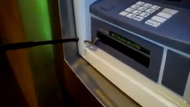 Иногда банкомат выдает не только деньги смотреть онлайн