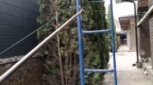 Забор из габионов высотой 6 метров.