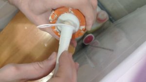 Затирка вертикального шва у рифленой плитки