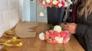 HOW I WRAP BOUQUETS IN PAPER | KRAFT / BROWN PAPER BOUQUET WRAPPING | FLOWER PACKAGING |