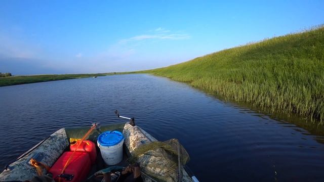 Утренний жор щуки. Рыбалка в ХМАО .