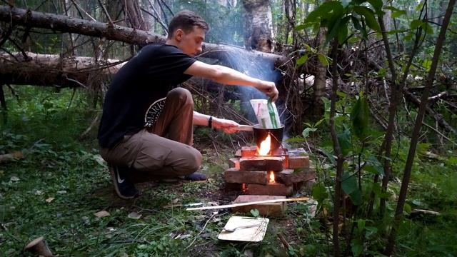 Навестил лачугу спустя долгое время. Место выглядит заброшенным. Готовлю еду на костре. смотреть онлайн