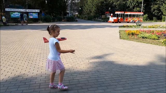 Запускаем самолет, распаковка и обзор новой игрушки. смотреть онлайн