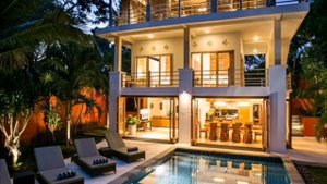 Я начал жизнь в трущобах городских (кавер под гитару)