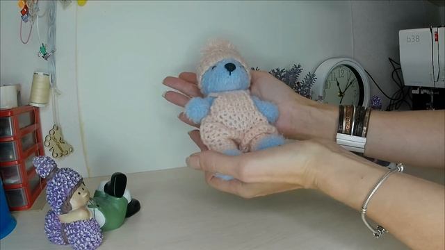 Игрушки ручной работы вязанные крючком. Зайки.