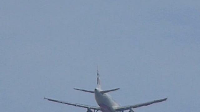 Zooming on a Plane - Panasonic DMC-TZ30 смотреть онлайн